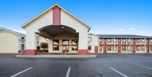 Central Oklahoma City Hotel | Pet-Friendly Stays at Red Roof Inn Oklahoma Airport