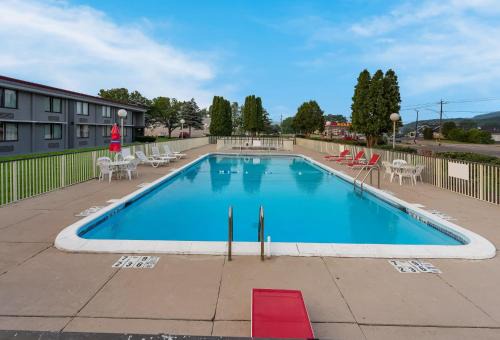 Painted Post Hotel | Convenient Stay at Red Roof Inn Painted Post with Pool