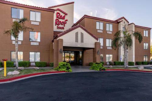 Deer Valley Hotel | Pet-Friendly Hotel with Pool near Red Roof Inn Phoenix North