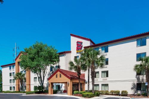 Gainesville Hotel | Pet-Friendly Getaway at Red Roof Inn PLUS + Gainesville