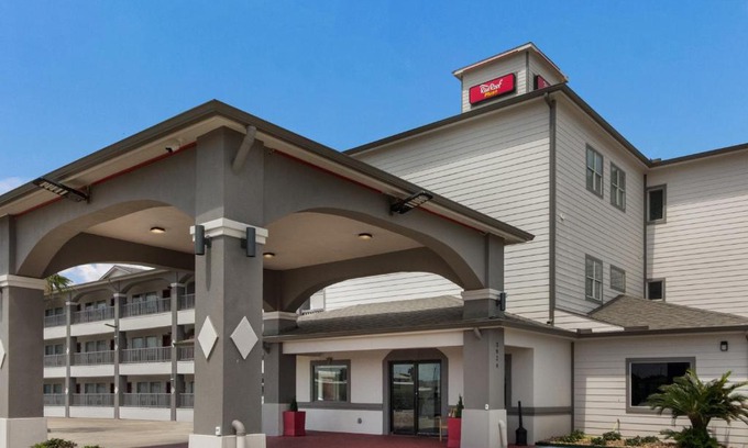 Galveston Hotel | Beachfront Getaway at Red Roof Inn PLUS + Galveston