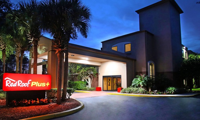 Palm Coast Hotel | Discover Red Roof Inn PLUS+ Palm Coast with Pool & Spa