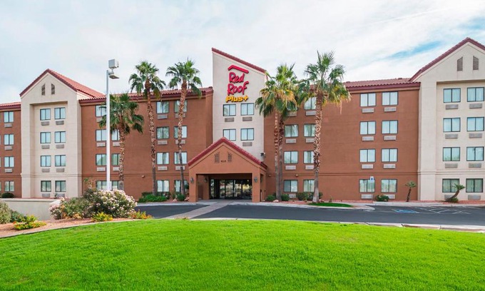 Estrella Hotel | Pet-Friendly Retreat at Red Roof Inn PLUS + Phoenix West