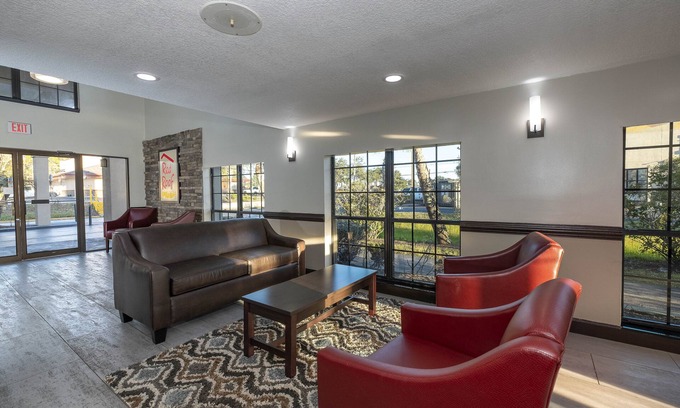 St. Augustine Hotel | Convenient Red Roof Inn PLUS+ St Augustine with Pool & Spa