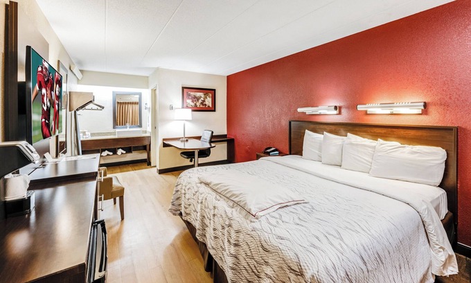 Jefferson Manor Hotel | Discover Red Roof Inn PLUS+ in Alexandria, DC – Family Friendly