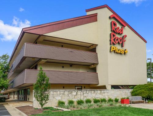 Lakeview Hotel | Pet-Friendly Red Roof Inn PLUS+ in Manassas, D.C. Area
