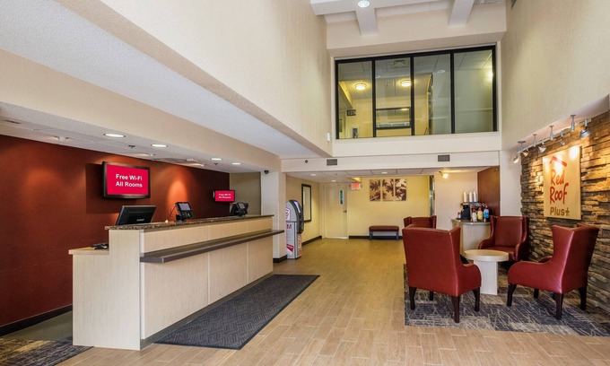 Palm Beach - West Palm Beach Hotel | Convenient Red Roof Inn PLUS+ with Pool & Breakfast Options
