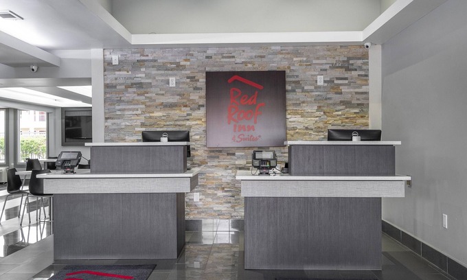 Calhoun Hotel | Discover Red Roof Inn & Suites Calhoun: Eco-Friendly Comfort