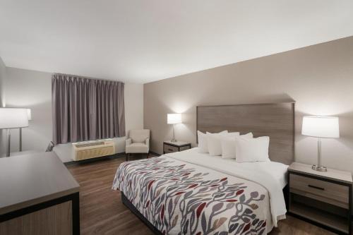 Carrollton Hotel | Pet-Friendly Red Roof Inn & Suites in Carrollton, GA
