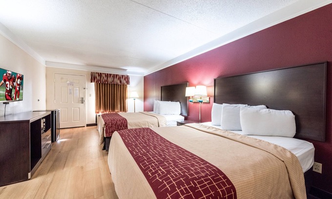 Clinton Hotel | Discover Comfort at Red Roof Inn & Suites in Clinton, TN