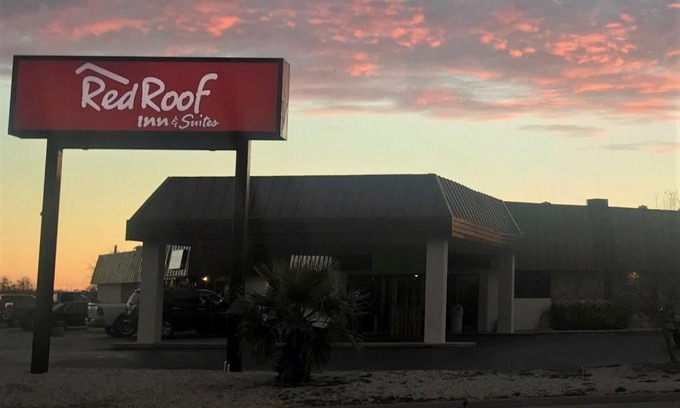 San Angelo Hotel | Pet-Friendly Retreat at Red Roof Inn & Suites San Angelo