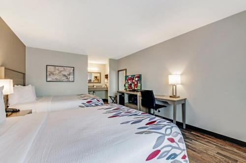 Wilkesboro Hotel | Pet-Friendly Red Roof Inn & Suites Wilkesboro Awaits You