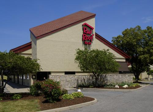 Maumee Hotel | Pet-Friendly Stay at Red Roof Inn Toledo - Maumee