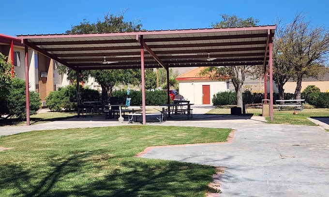 Van Horn Hotel | Budget-Friendly Red Roof Inn Van Horn with Family Amenities