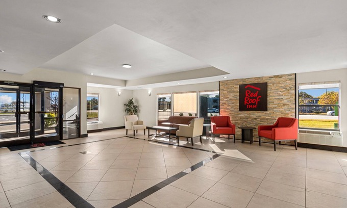 Washington Hotel | Stay at Red Roof Inn Washington, NC: Pet-Friendly & Pool