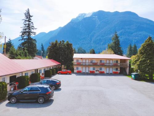 Hope Hotel | Budget-Friendly Red Roof Motor Inn with Family Amenities