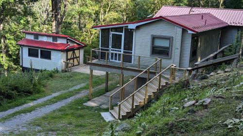 Stanley House | Pet-Friendly Getaway at Red Roof with Great Guest Ratings