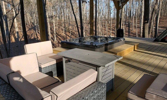 Dunlap Cabin | Romantic Red Room Cabin: Spa & Hot Tub Retreat for Couples