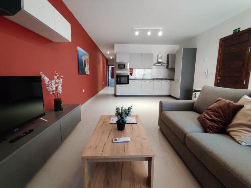 San Tumas Apartment | Red Rush