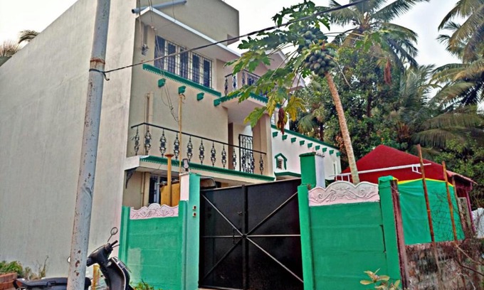 Kuilapalayam House | Inviting Red Sand Villa: Guest Rated 10/10 with Hot Tub