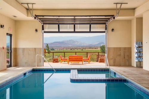 Torrey Hotel | Red Sands Hotel: Oceanfront Retreat with Spa & Pool Access