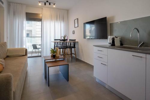 Eilat Apartment | Discover Red Sea Beauty: Family-Friendly Retreat