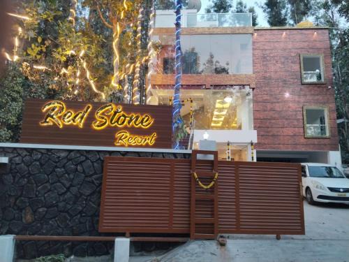 Yercaud Hotel | Discover Red Stone Resort: Family-Friendly with Breakfast
