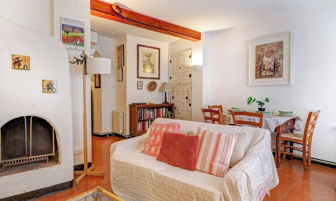 Sitges Town Center Apartment | Experience Red Velvet Apartment: Ideal for Families & Relaxation