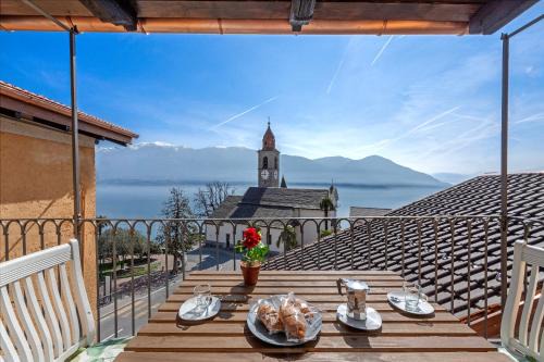 Ronco sopra Ascona Apartment | Welcoming Red View Apartment - Perfect for Families
