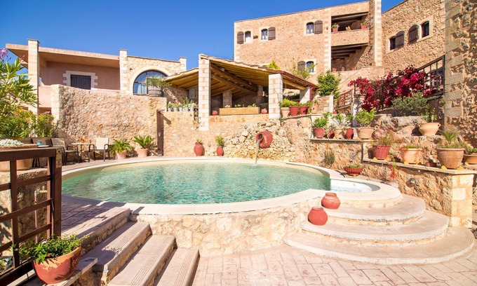 Samonas House | Red Villa Fliskouni: Breathtaking Views & Pet-Friendly Amenities