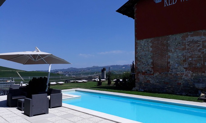 La Morra House | Red Wine Guest House: Family-Friendly with Pool & Breakfast