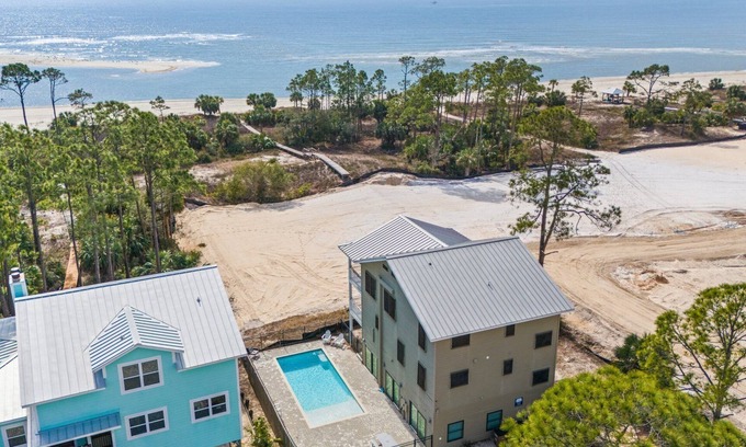 Indian Pass House | Discover Redbird Beach: Fall Weeks with Ocean View & Pool!