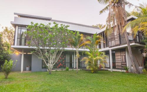 Siem Reap House | RedBox House - Modern 5-Bedroom Villa with Pool & Pet Access