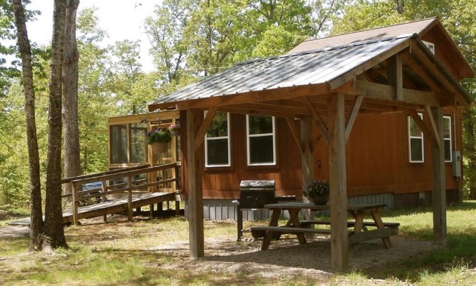 Bruno House | Family-Friendly Retreat at Redbud Cottage - Rated 10/10