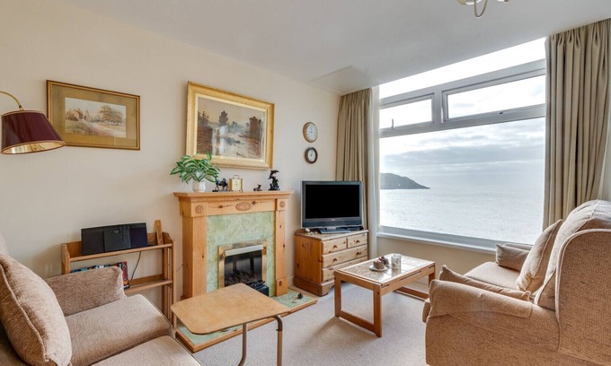 Bishopston Apartment | Family-Friendly Redcliffe Apartments with Kitchen Amenities