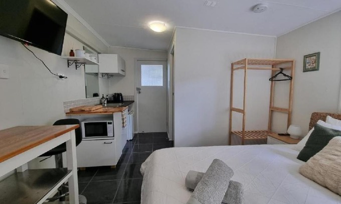 Redcliffe House | Cozy Redcliffe Homestay: Pet-Friendly Retreat with Kitchen