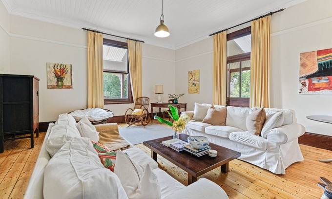Blue Mountains City Council House | Discover Redclyffe Mountain Retreat with Pool and Spa