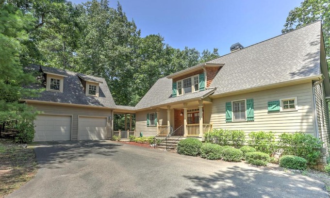 Big Canoe House | Redding Retreat: Wine, Golf & Pools Await Your Escape