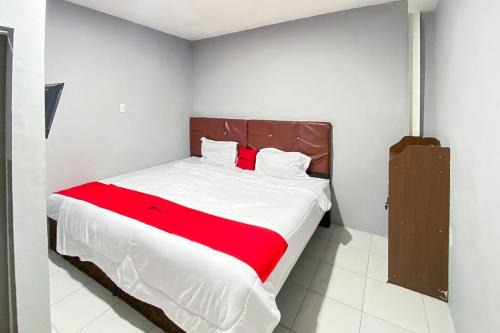 Medan Hotel | RedDoorz at Graha Aisyah Menteng Medan