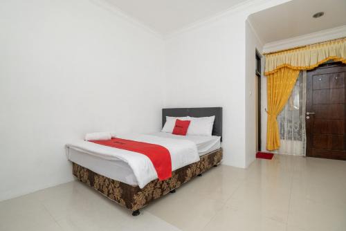 Surabaya Hotel | Budget-Friendly Stay at RedDoorz Gunungsari Surabaya