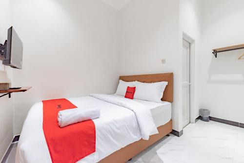 Purwokerto Hotel | RedDoorz at Inara Residence Purwokerto
