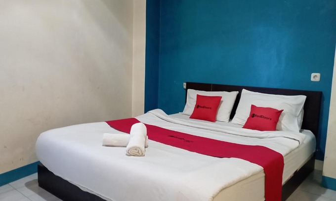 Purwokerto Hotel | Budget-Friendly Stay at RedDoorz Jalan Sudirman Purwokerto