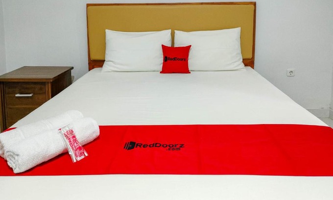 Temon Hotel | Budget-Friendly RedDoorz at Omah Candi Sari near YIA