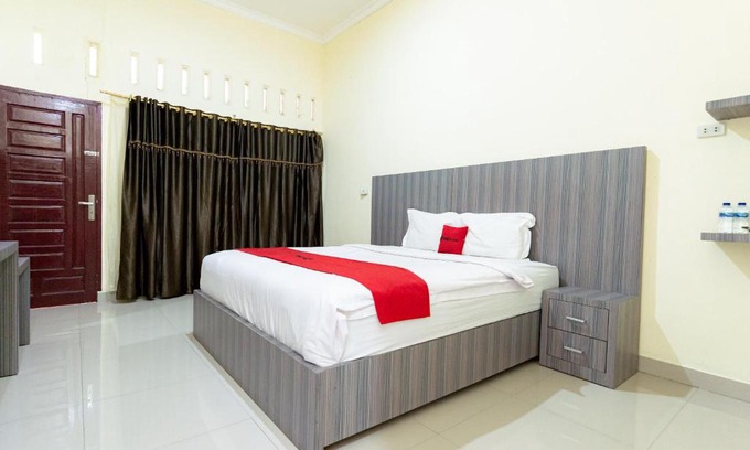 Ambarita Hotel | Kid-Friendly Getaway at RedDoorz At Pariban Homestay