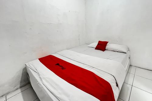 Pelabuhan Ratu Hotel | Budget-Friendly RedDoorz at Penginapan Bunda for Families