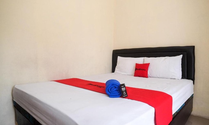 Cimohong Hotel | Family-Friendly Stay at RedDoorz Putri Syariah Brebes