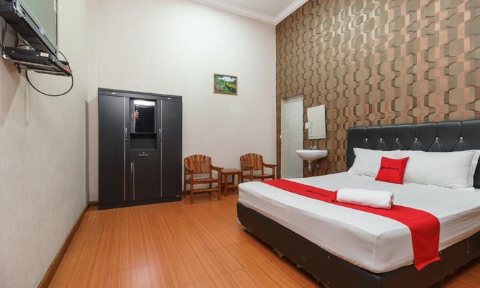 Parapat Hotel | Budget-Friendly Stay at RedDoorz near Danau Toba Parapat