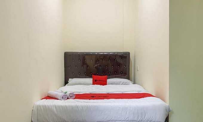 Tanjung Uncang Hotel | Budget-Friendly Stay at RedDoorz @ Cikitsu Batam
