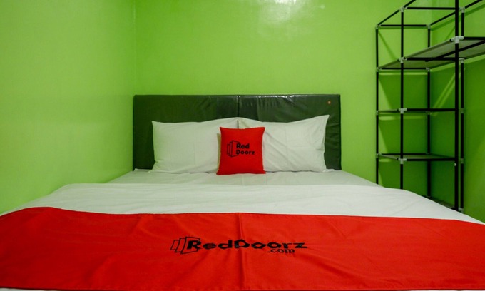 Semarang Hotel | Budget-Friendly RedDoorz @ Jalan Gatot Subroto Semarang