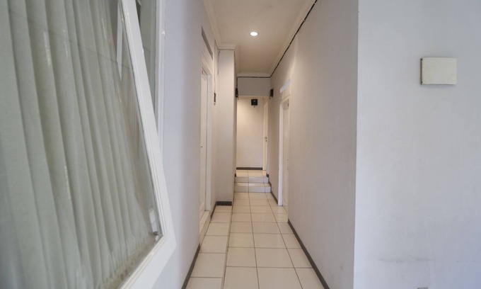 Mampang Prapatan House | Comfortable Stay at RedDoorz @ Jalan Gatot Subroto Jakarta
